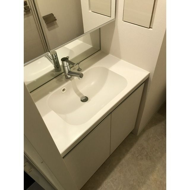 コンフォリア蒲田の独立洗面台