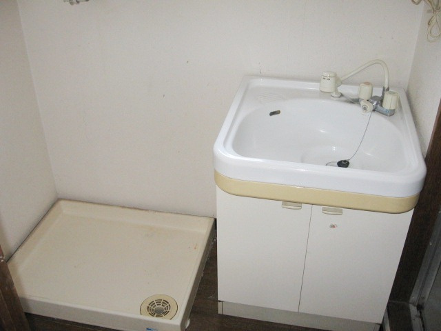 エスパシオ本町の洗面所|ゆったりとスペースのある洗面所