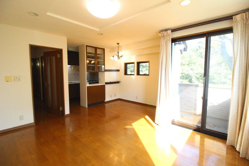 代田5丁目戸建の居間・リビング