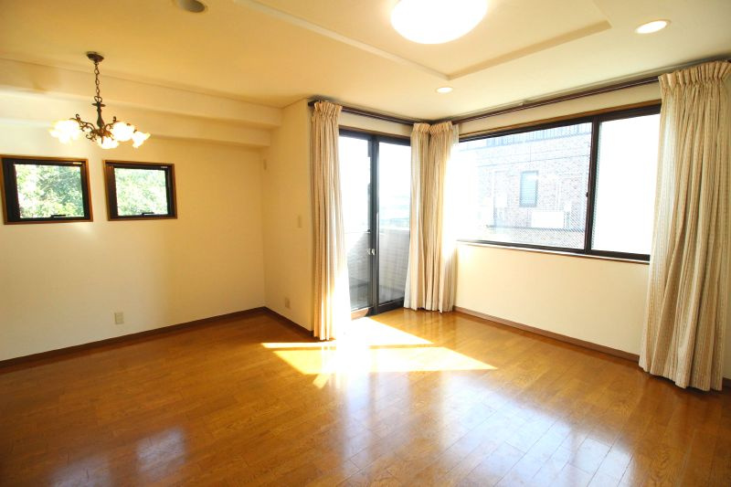 代田5丁目戸建の居間・リビング