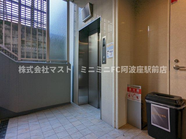 プランドール梅田のロビー