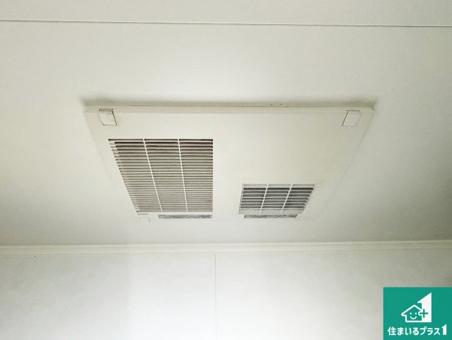 三木市志染町青山　中古一戸建ての冷暖房・空調設備|四季を通して快適なバスライフをお手伝いする浴室暖房乾燥機！浴室の乾燥・暖房・涼風・換気はもちろん、２４時間換気にも対応！