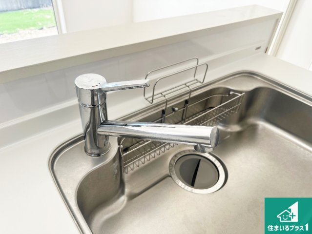 三木市志染町青山　中古一戸建ての設備|浄水器を内蔵！炊飯時、お茶を作る時に安心してお水を使えます！お湯と冷水、浄水と原水、シャワーの切替えもワンタッチです！