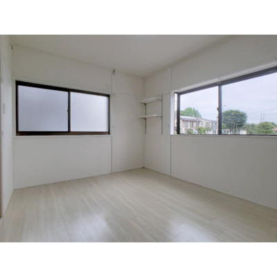 【居間・リビング】 | コーポWATANABE | こちらの居間で趣味の時間をお楽しみください