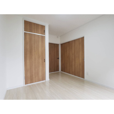 【居間・リビング】 | コーポWATANABE | こちらの居間で趣味の時間をお楽しみください