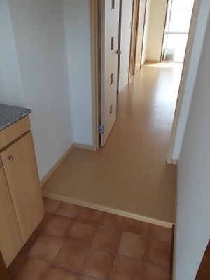 【玄関】 | 英明ハイツ | きれいな玄関です