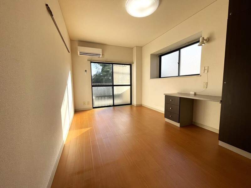 カレッジテラスの洋室