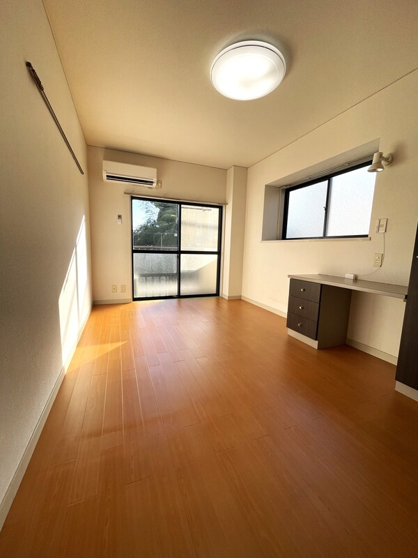 カレッジテラスの洋室