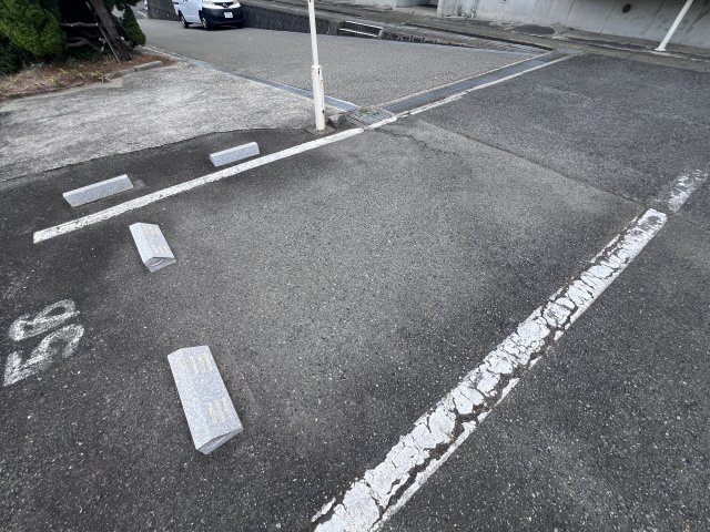 白川台藤ハイツの駐車場