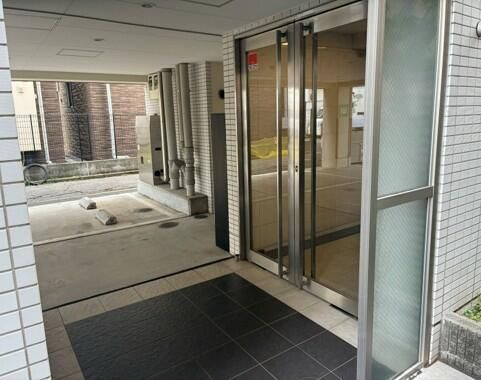 ジェイステージ西大島のエントランス