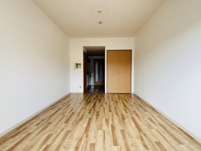 グラビスコート西原駅前の居間・リビング