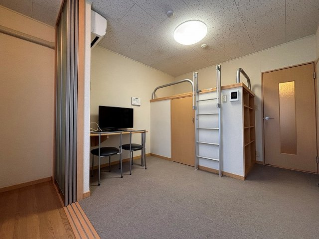 レオパレス岸和田５の居間・リビング