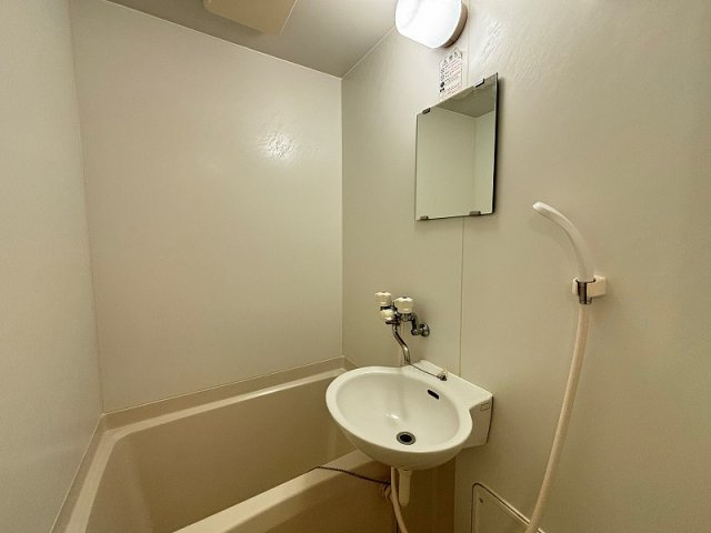 レオパレス岸和田５の浴室