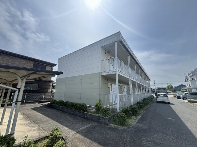 レオパレスリヴァージュ西の京の外観