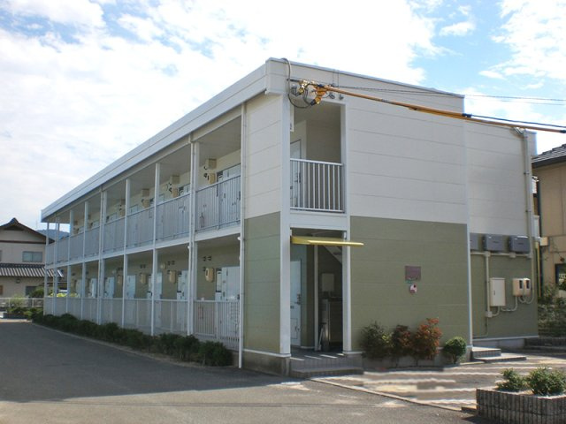 レオパレスリヴァージュ西の京の外観