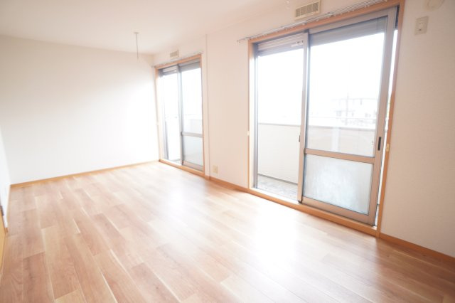 Ｓｔ．パナホームあやめ池の洋室