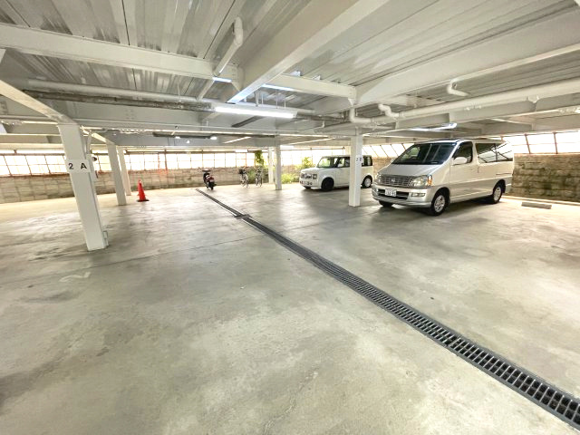 シャルマン星田の駐車場