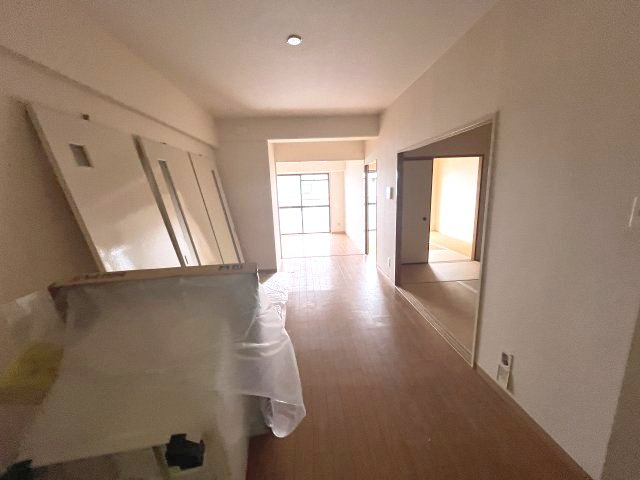 ｸﾞﾗﾝﾄﾞｰﾙ福川の居間・リビング|(参考)同マンション反転間取り他部屋の写真