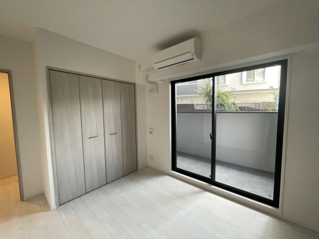 スプランディッド茨木天王の洋室