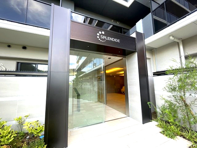 スプランディッド茨木天王のエントランス