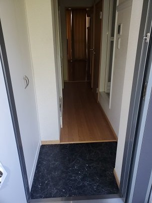 レオパレス鳥戸Ⅱの玄関