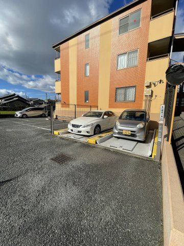 VIO東中野の駐車場