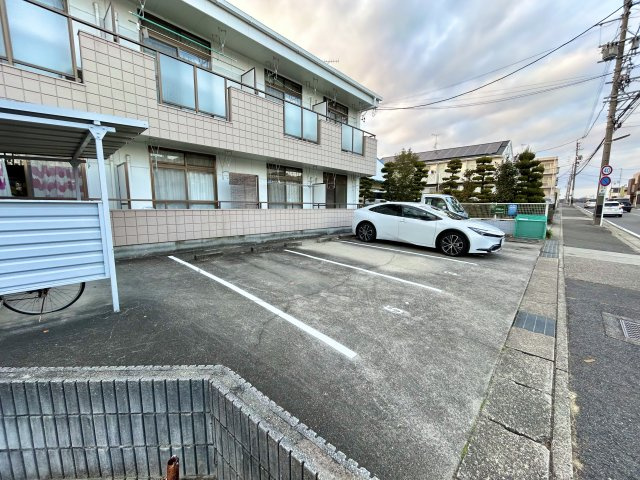 ラポール林２の駐車場