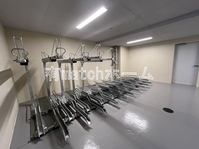 スプランディッド上本町WESTⅡの駐車場