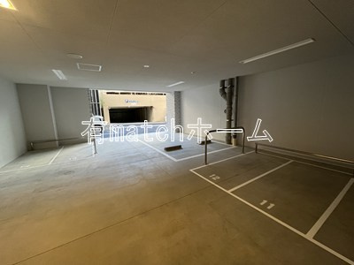 スプランディッド上本町WESTの駐車場