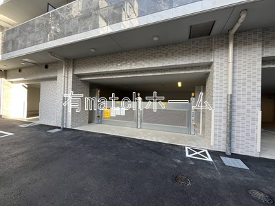 スプランディッド上本町WESTの駐車場
