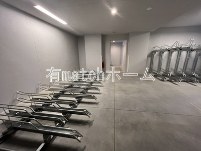 スプランディッド上本町WESTの駐車場