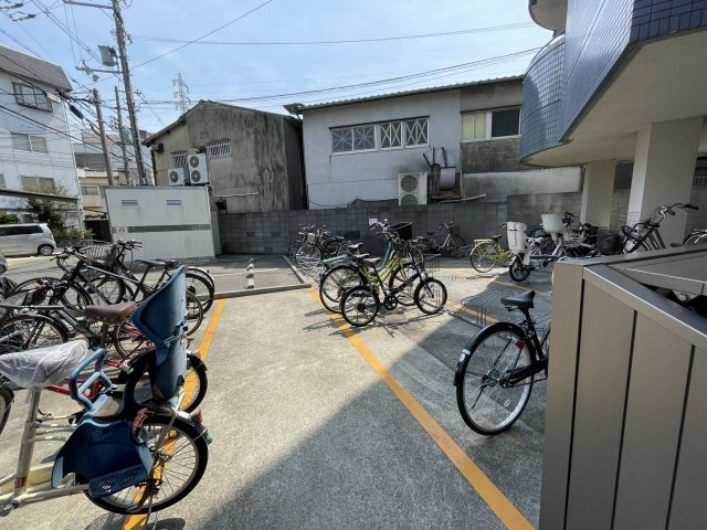 ロータリーマンション大日の駐車場