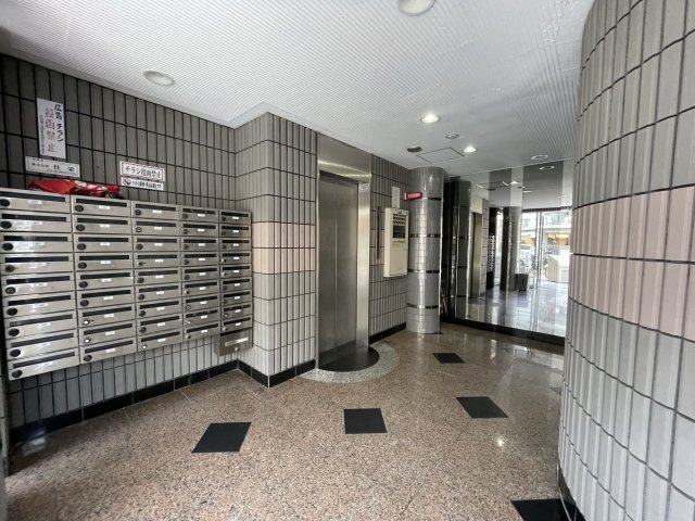 ロータリーマンション大日のロビー