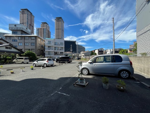 アスカサンハイムの駐車場