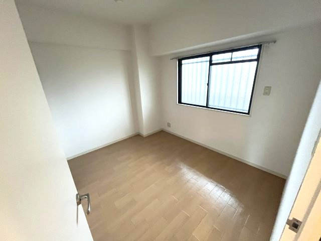 ラフィーネ香里園の洋室