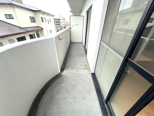 ラフィーネ香里園のバルコニー