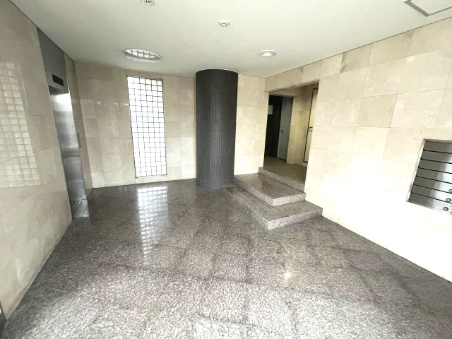 ラフィーネ香里園のエントランス