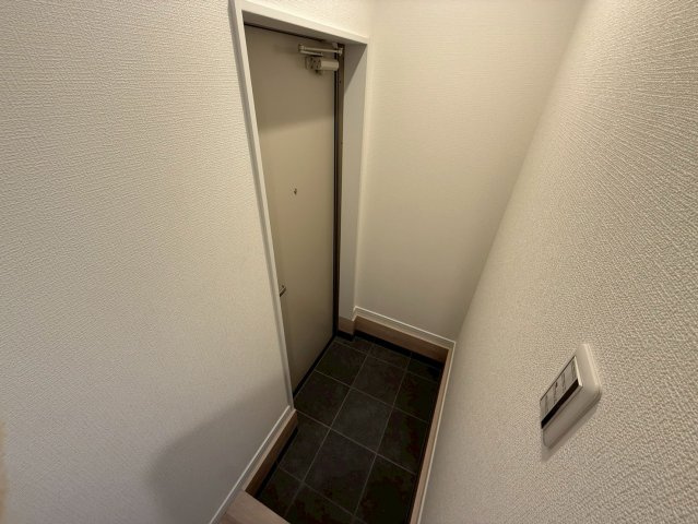 ソレイユビセレクト法蓮町Ⅳの玄関