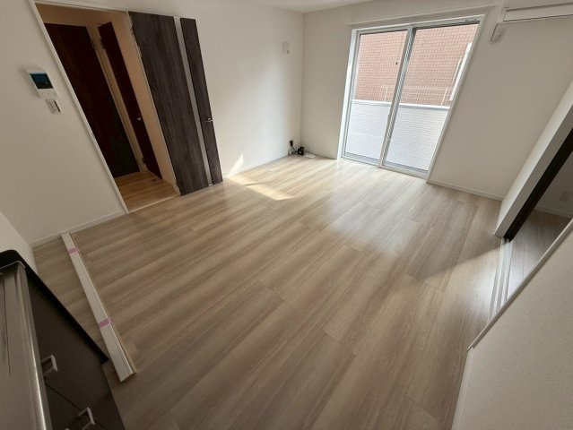 ソレイユビセレクト法蓮町Ⅳの居間・リビング