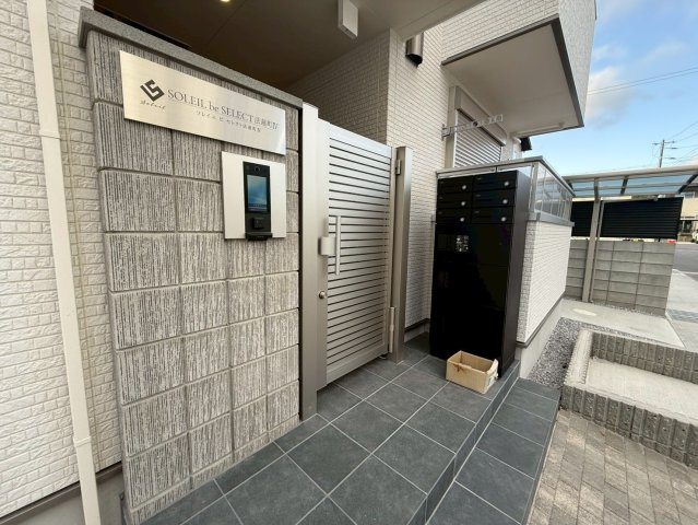 ソレイユビセレクト法蓮町Ⅳのエントランス