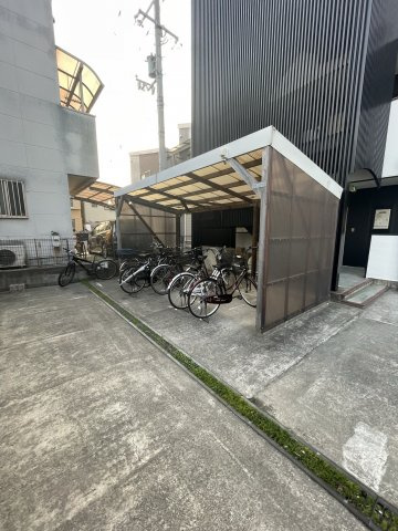 グランクレストの駐車場