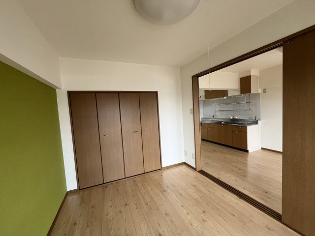 シャトー箕面の洋室