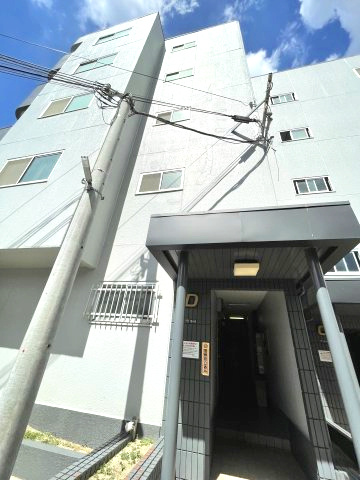 ピュアスモト D棟の外観
