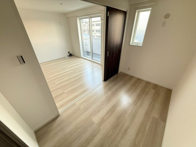 ソレイユビセレクト法蓮町Ⅳの洋室