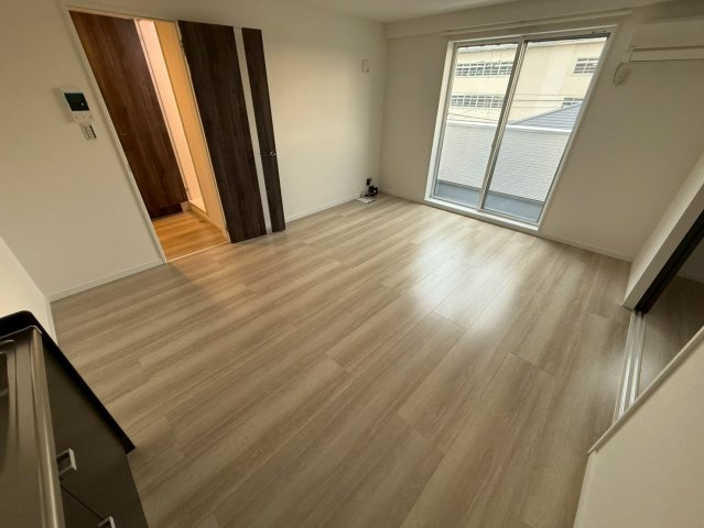 ソレイユビセレクト法蓮町Ⅳの居間・リビング