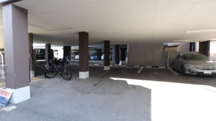 出汐ビルの駐車場