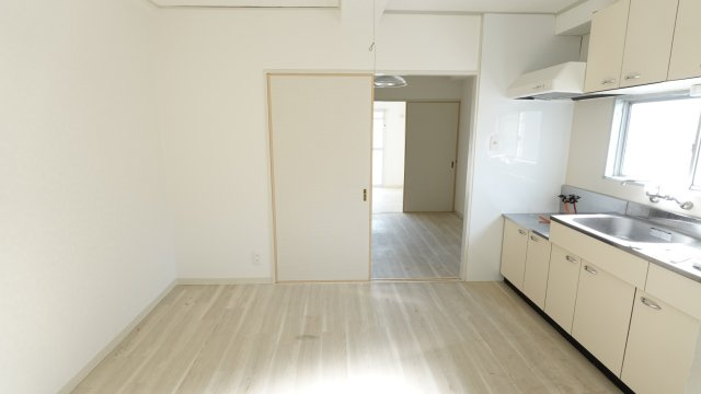 出汐ビルの居間・リビング