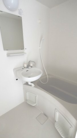 出汐ビルの浴室