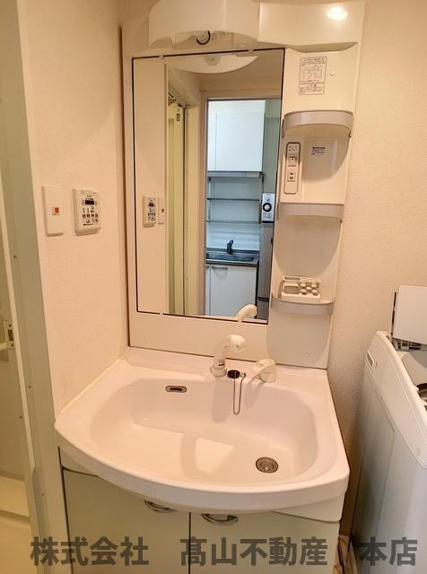 ロイヤルタワー文教の杜の独立洗面台