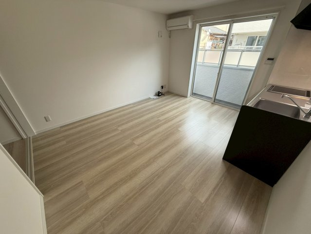 ソレイユビセレクト法蓮町Ⅳの居間・リビング